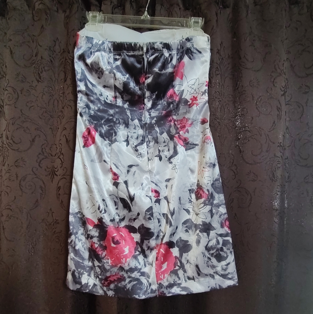 Dress - Picture 2 of 3